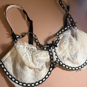 Victoria’s Secret Dream Angels Wicked Lace Balconette Bra 34DD Ivory & Black